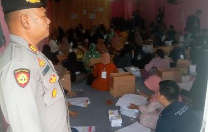 Polres Lebong Laksanakan Pengamanan Pelipatan Surat Suara Peserta Pemilu 2024 di Gudang Logistik KPU Lebong