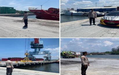 Pantau Sitkamtibmas Kondusif di Seputaran Pelabuhan, Polisi Patroli Jaga 