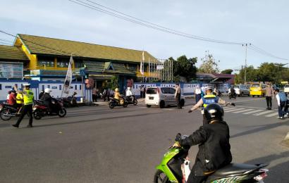 Polresta Bengkulu dan Jajaran Melaksanakan Pengaturan Lalin di Persimpangan Setiap Hari Senin  
