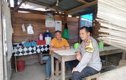 Patroli Sambang, Bhabinkamtibmas Polsek Pino Ingatkan Warga Untuk Menghindari Perbedaan Menjadi Perpecahan 