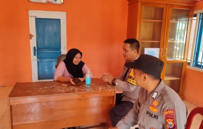 Untuk Menciptakan Kamtibmas Kondusif Jelang Pemilu 2024, Bhabinkamtibmas Polsek Manna Sambangi Perangkat Desa  