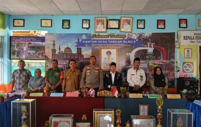 Kapolsek Lebong Atas Hadiri Pelantikan Perangkat Desa Tabeak Blau II