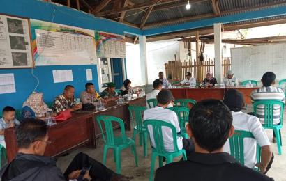 Bhabinkamtibmas Polsek Lebong Utara Hadiri Monev di Desa Nangai Tayau