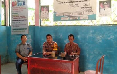 Kanit Binmas dan Bhabinkamtibmas Polsek Semidang Alas Sambang DDS bersama Perangkat Desa Nanti Agung 