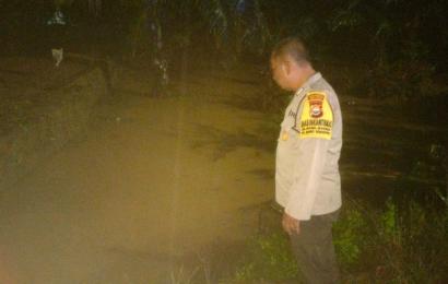 Berikan Rasa Aman kepada Masyarakat, Polsek Muara Bangkahulu Patroli Keliling