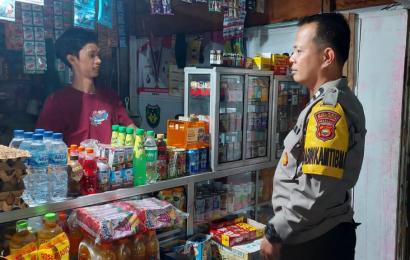 Pak Bhabin Sambang UMKM, Pantau Stok dan Harga Sembako Serta Gas Elpiji 3Kg 