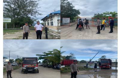 Personel Polsek KSKP Pulau Baai Patroli Dialogis dan Pengamanan di Dermaga ASDP 