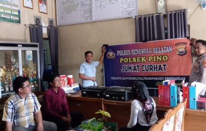 Dengarkan Keluh Kesah Masyarakat Polsek Pino Gencar Melaksanakan Jumat Curhat 