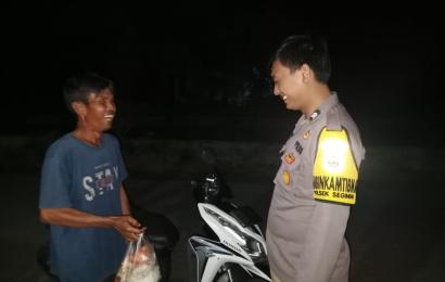 Sambangi Masyarakat, Bhabinkamtibmas Sampaikan Jaga Keamanan Bersama pada Tahapan Kampanye Pemilu 