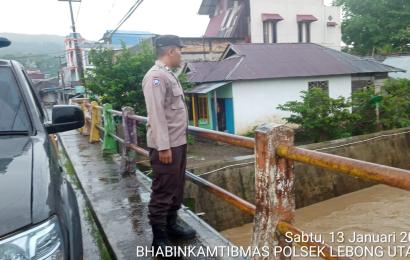 Personel Polsek Lebong Utara Patroli Pengecekan Debit Air