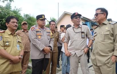 Kapolres Kepahiang Bersama Bupati Kepahiang Tinjau Lokasi Bencana Tanah Longsor