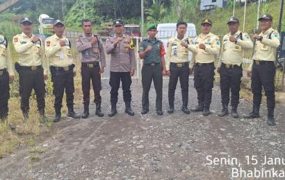 Lebong - Bhabinkamtibmas Polsek Lebong Utara Polres Lebong Polda Bengkulu, Bripka Vivin Junianto, melakukan kunjungan/sambang ke PT Mega Hydro Energy (MHE) di Desa Tunggang Kecamatan Lebong Utara, Kabupaten Lebong, Senin (15/1/2024).  Kapolres Lebong Polda Bengkulu AKBP Awilzan melalui Kapolsek Lebong Utara Iptu M Subkhan menyampaikan, dalam kegiatan sambangnya tersebut, Bhabinkamtibmas mengimbau kepada petugas Security agar bekerja sesuai Tupoksi dan perannya dalam menjaga keamanan lingkungan perusahaan, d