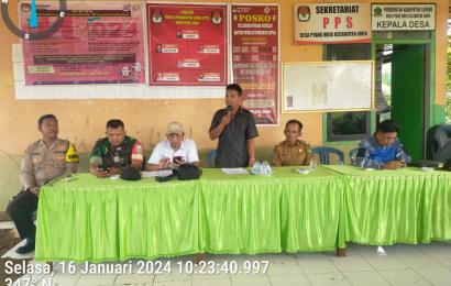 Monitoring, Bhabinkamtibmas Polsek Lebong Utara Hadiri Musdes Penetapan Penerima BLT DD 2024 di Desa Pyang Mbik