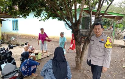 Bhabinkamtibmas Sambangi Warga Binaannya Sampaikan Imbauan Kamtibmas Jelang Pemilu
