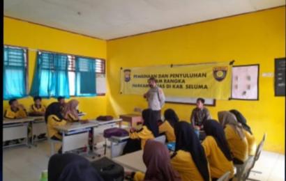 Sat Binmas Polres Seluma Berikan Bimbingan dan Penyuluhan di SMKN 01 Seluma 