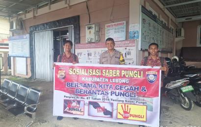 Cegah Pungli, Bhabinkamtibmas Polsek Lebong Utara Sosialisasi Saber Pungli di Kantor Dukcapil