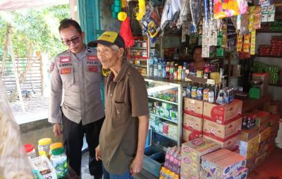 Bhabinkamtibmas Sambangi Warga Tungkal I, Ajak Jaga Keamanan Bersama Jelang Pemilu Serentak 