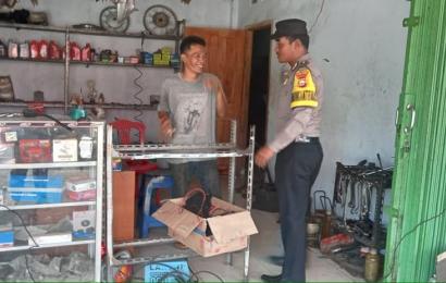 Bhabinkamtibmas Sambangi Bengkel Motor Desa Suka Negeri, Sampaikan Imbauan Kamtibmas 