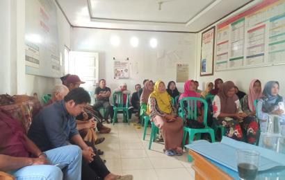 Bhabinkamtibmas Polsek Seginim Hadiri Musdesus Verifikasi Kelayakan Penerima Bantuan Sosial Desa Keban Jati