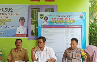 Bhabinkamtibmas Polsek Seginim Hadiri Verifikasi Kelayakan Penerima Bantuan Sosial di Desa Darat Sawah Ulu