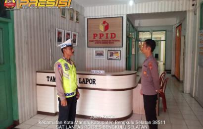 Sat Lantas Polres BS Patroli Ke Kantor KPU dan Bawaslu Serta Gudang Logistik KPU, Sampaikan Imbauan Kamtibmas kepada Petugas Jaga    