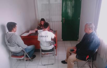 Polsek Talo Serah Terima Tersangka dan Barang Bukti Tahap II Kasus Penganiayaan ke Kejari Seluma