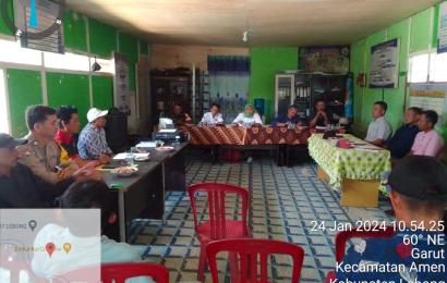 Bhabinkamtibmas Polsek Lebong Utara Hadiri Rapat Penetapan Data KK Calon Penerima BLT DD
