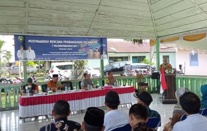 Bentuk Kerjasama yang solid Kanit Binmas Polsek Pino Menghadiri Musyawarah Pembangunan Kecamatan Tahun 2024