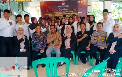 Bhabin Polsek Kota Manna Hadiri Pelantikan, Pengambilan Sumpah Janji Pengawas TPS