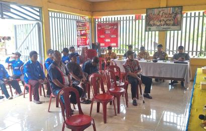 Bhabinkamtibmas Polsek Lebong Utara Hadiri Musdesus di Desa Tunggang