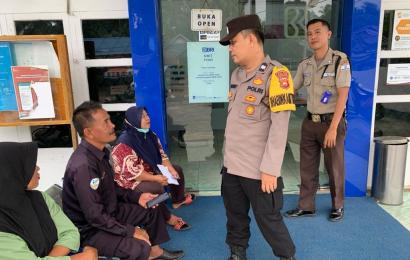 Bhabinkamtibmas Sambang Dialogis kepada Security Bank BRI Unit Pino, Sampaikan Imbauan Kamtibmas