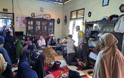 Bhabin Polsek Seginim Sambang Duka Warga Desa Binaannya yang Mengalami Kemalangan