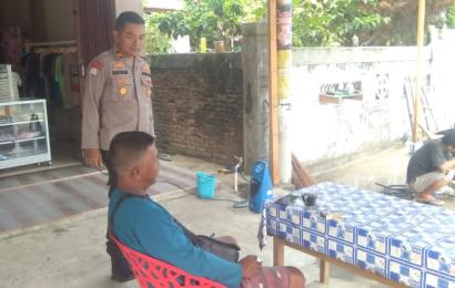 Kasat Binmas Lakukan Cooling System dengan Sambang Warga Gunung Ayu Wujudkan Kamtibmas yang Kondusif Jelang Pemilu 
