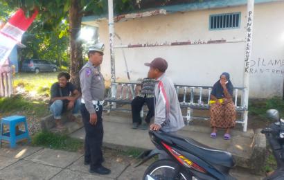 Personel Sat Lantas Patroli Sambang di Pangkalan Ojek, Sosialisasikan Tertib Berlalu Lintas 
