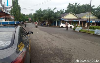 Berikan Pelayan Terbaik kepada Masyarakat Polsek Kota Manna Polres BS Laksanakan Pengaturan Lalu Lintas Pagi