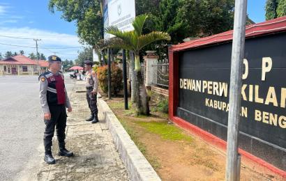 Polres BS Patroli ke Kantor KPU, Bawaslu dan Gudang Logistik KPU Bengkulu Selatan   