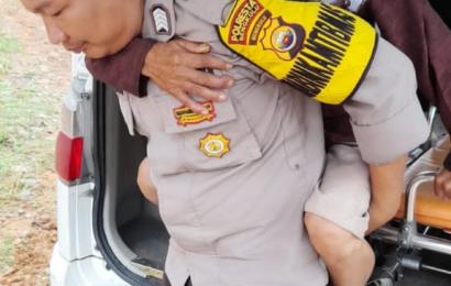 Aksi Empati, Bhanbinkamtibmas Polsek Selebar Antar Warganya Berobat ke Rumah Sakit
