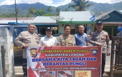 Cegah Pungli, Personel Polsek Lebong Tengah Sosialisasi Saber Pungli di Bawaslu Lebong