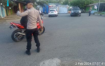 Pelayan Prima Polsek Kota Manna Polres BS Dijalan Raya Dalam Pengaturan Lalu Lintas Pagi