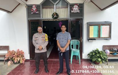 Berikan Rasa Aman, Polsek Lebong Utara Laksanakan Pengamanan Ibadah di Gereja GKII