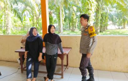 Jelang Pemilu 2024, Bhabinkamtibmas Polsek Manna Melalui Sambang dialogis Sampaikan Imbauan Kamtibmas