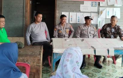 Personel Polsek Talo Melaksanakan Sosialisasi Penerimaan Polri Tahun 2024 di Kantor Panwascam 