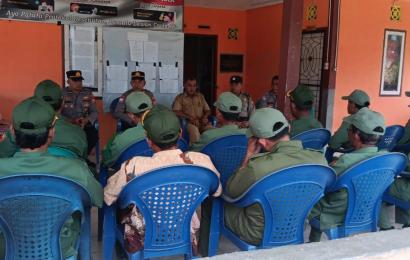 Kanit Binmas dan Personel Polres BS Giatkan Cooling System Wujudkan Kamtibmas yang Kondusif Jelang Pemilu 