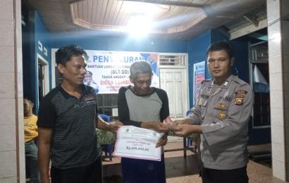 Bhabinkamtibmas Polsek Lebong Tengah Hadiri Pembagian BLT DD di Desa Limau Pit