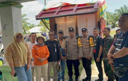 Polres Seluma Lakukan Pengawalan dan Pengamanan Distribusi Logistik Pemilu dari KPU Menuju PPK