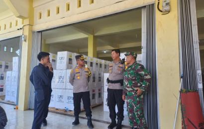 Pastikan Keamanan Logistik Pemilu, Kapolres Bengkulu Selatan Cek Gudang Logistik KPU 