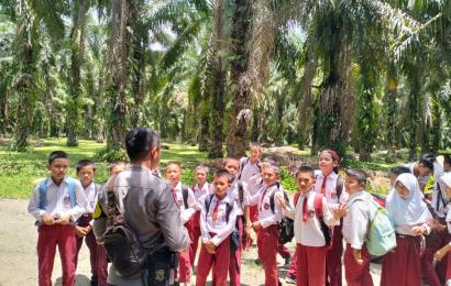 Polsanak Polres BS, Sambangi Anak SDN 112 Bengkulu Selatan  