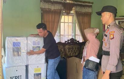 Polsek Pino Lakukan Pengawalan Distribusi Logistik Pemilu Tahun 2024 ke TPS di Kecamatan Ulu Manna
