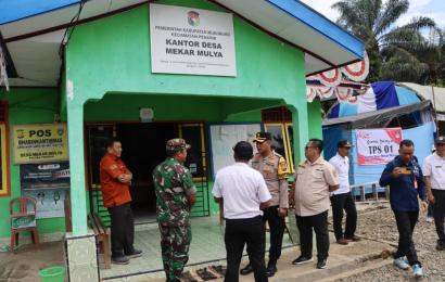 Pastikan Situasi Berjalan Aman dan Kondusif, Kapolres Mukomuko Tinjau Beberpa TPS 