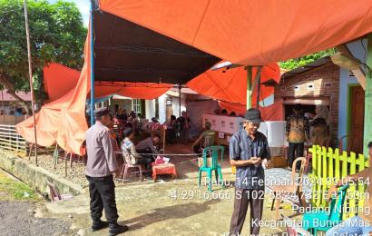 Padal Pam Kecamatan Bungamas Cek TPS Untuk Pastikan Pencoblosan Aman   